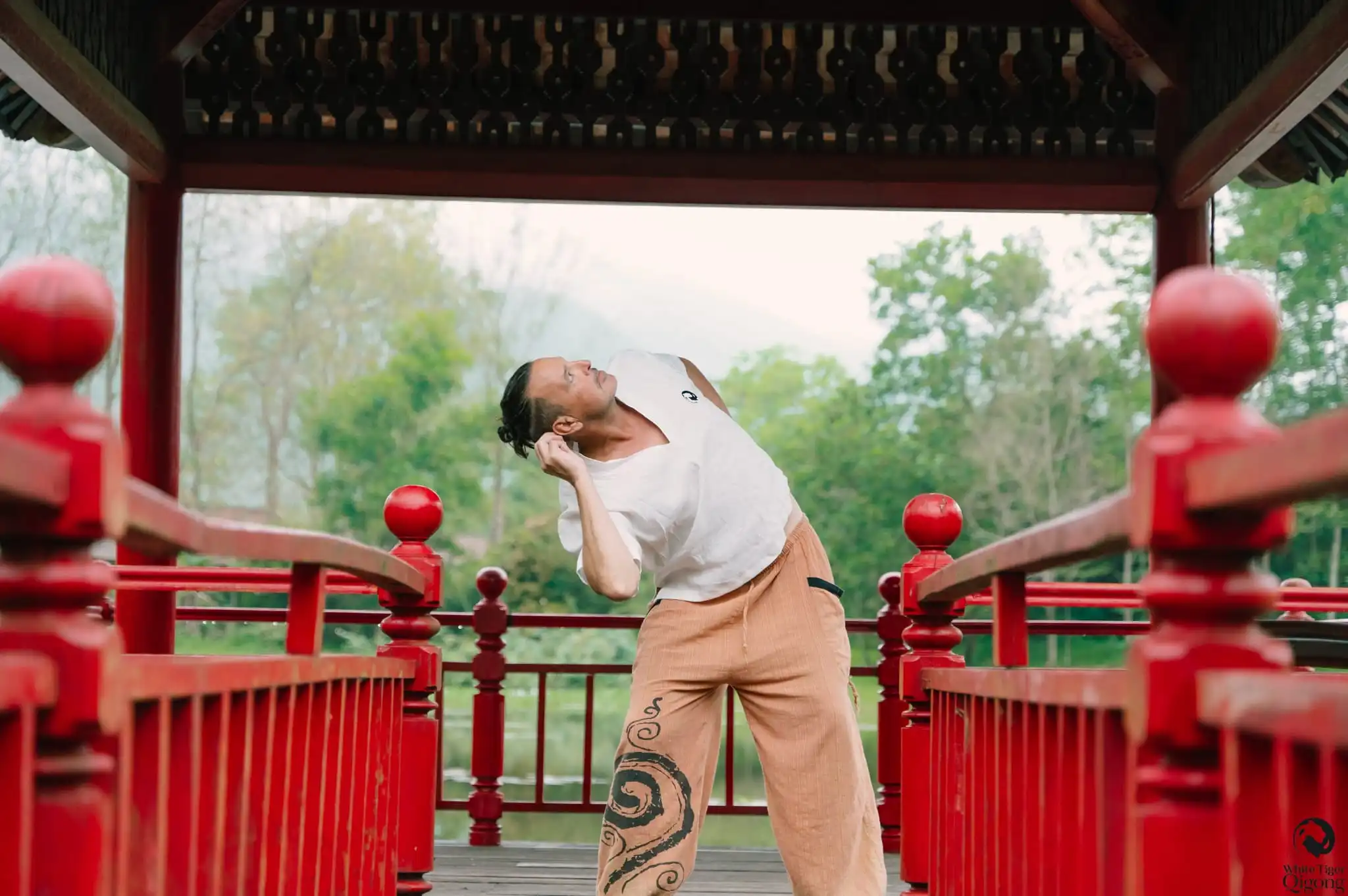 Andy leading a guided Qigong practice outdoors in Pattaya